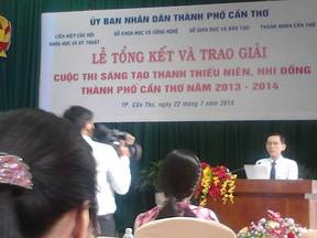 ẢNH - LỄ TRAO GIẢI CUỘC THI SÁNG TẠO THANH THIẾU NIÊN, NHI ĐỒNG TP CẦN THƠ NĂM 2013-2014