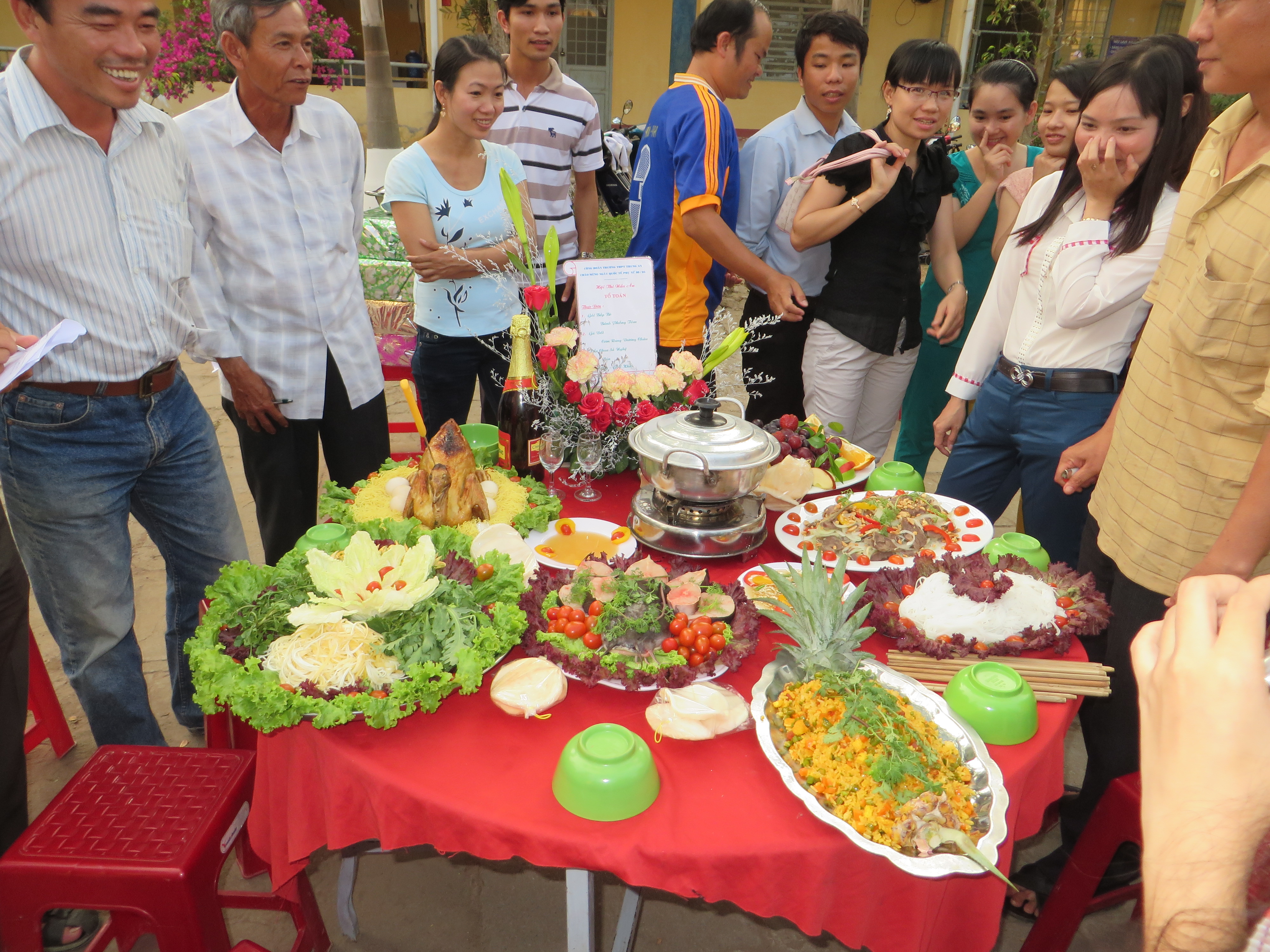 HỌP MẶT KỶ NIỆM NGÀY QUỐC TẾ PHỤ NỮ